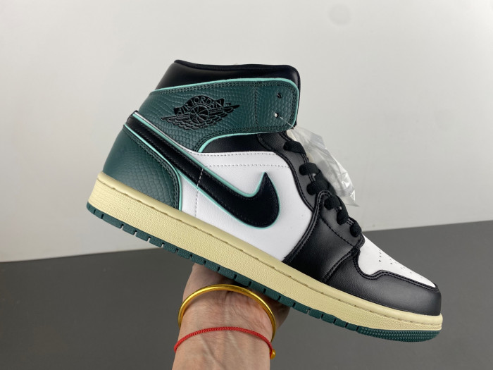 Air Jordan 1 Mid 