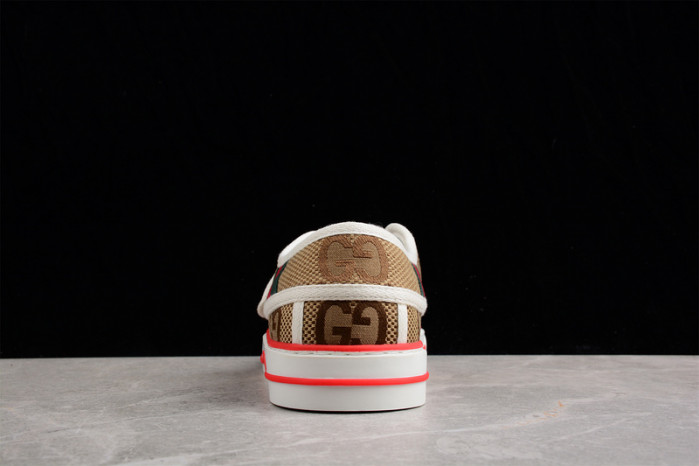 G*u*i* trainer sneaker 82