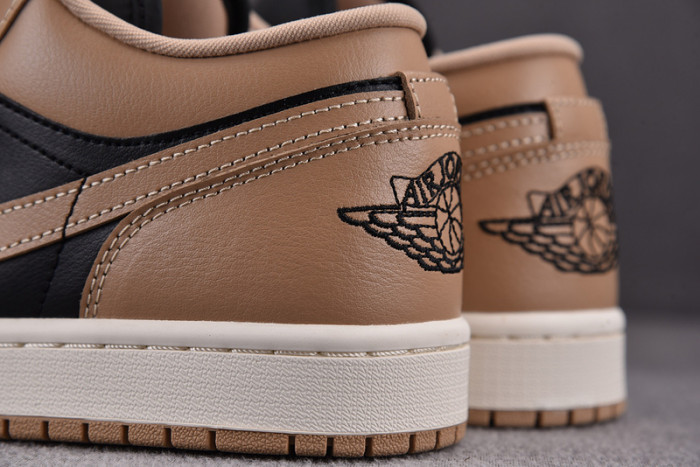 WMNS AIR JORDAN 1 LOW 
