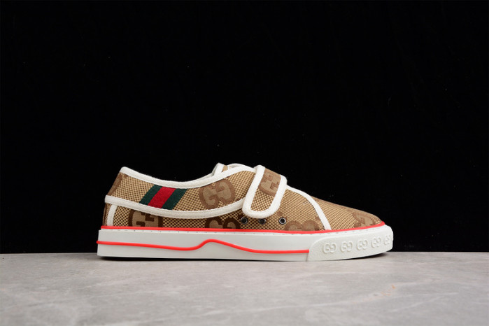 G*u*i* trainer sneaker 82