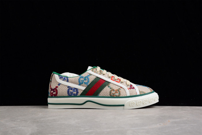G*u*i* trainer sneaker 82