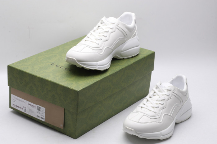 G*u*i* trainer sneaker102