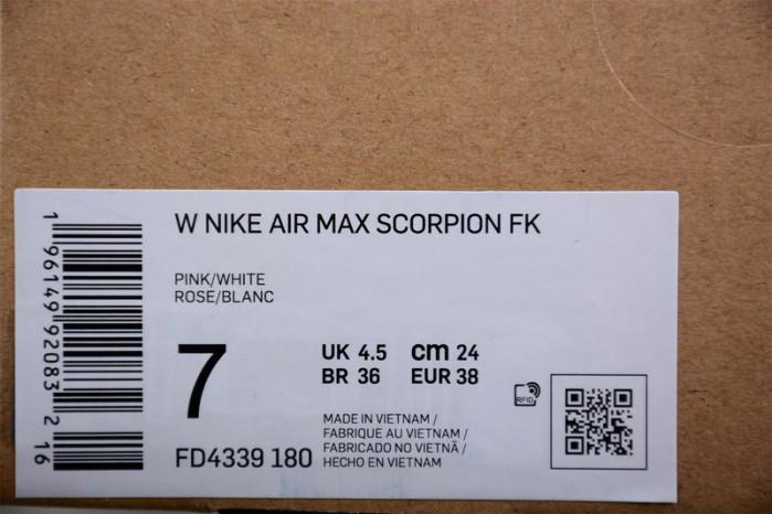 NIKE WMNS AIR MAX SCORPION FLYKNIT 