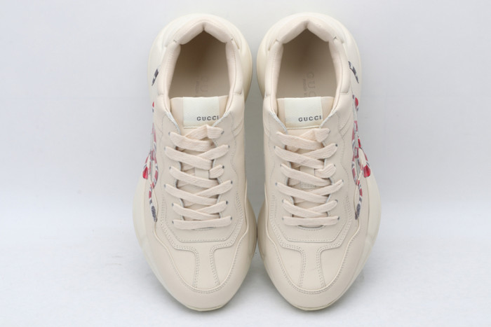 G*u*i* trainer sneaker23