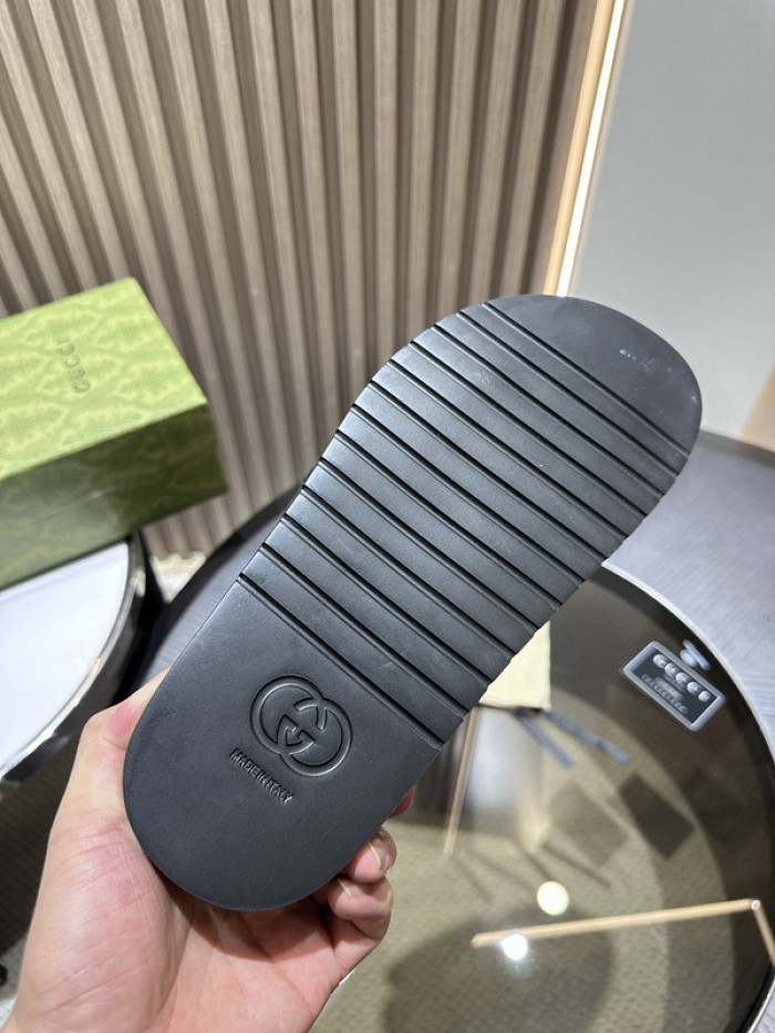 G*u*i* sandal 129