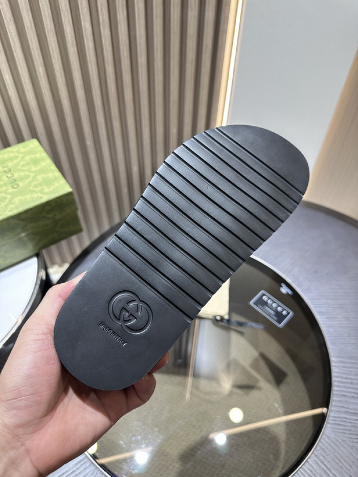 G*u*i* sandal 135