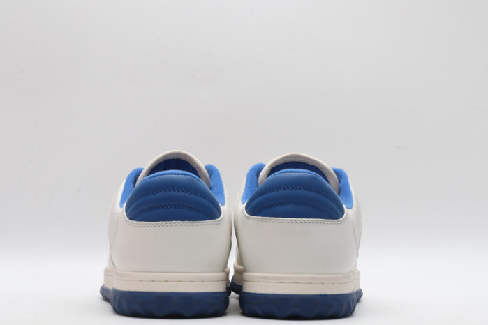 G*u*i* sneaker