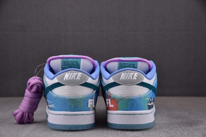 FUTURA LABORATORIES X NIKE DUNK LOW SB 