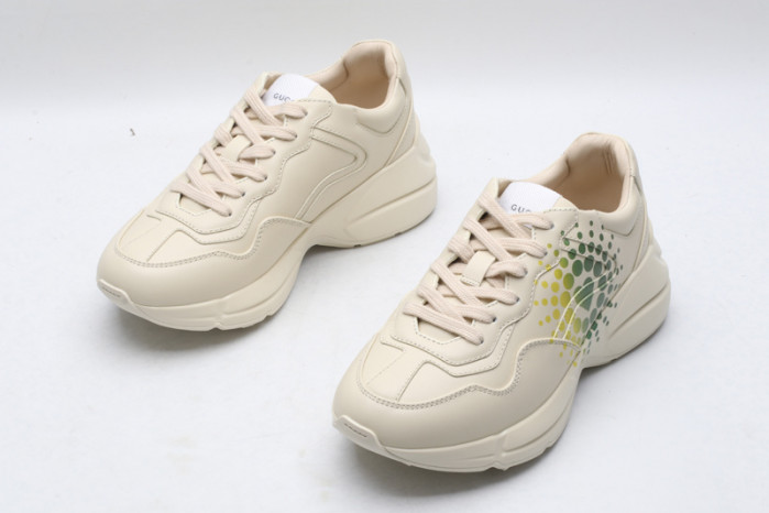 G*u*i* trainer sneaker112