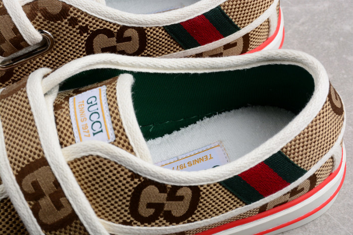 G*u*i* trainer sneaker 82