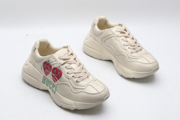 G*u*i* trainer sneaker106