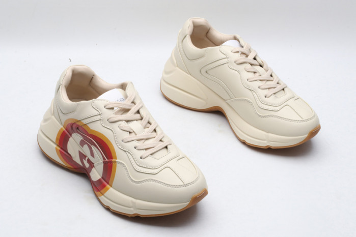 G*u*i* trainer sneaker111
