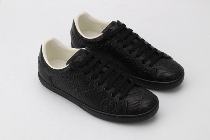 G*u*i* trainer sneaker71