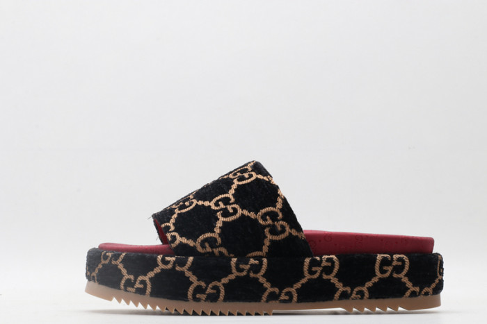 G*u*i* sandal82