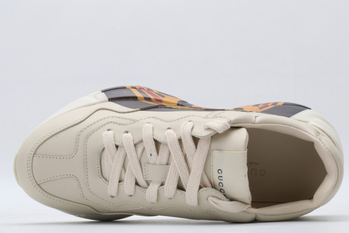 G*u*i* trainer sneaker34