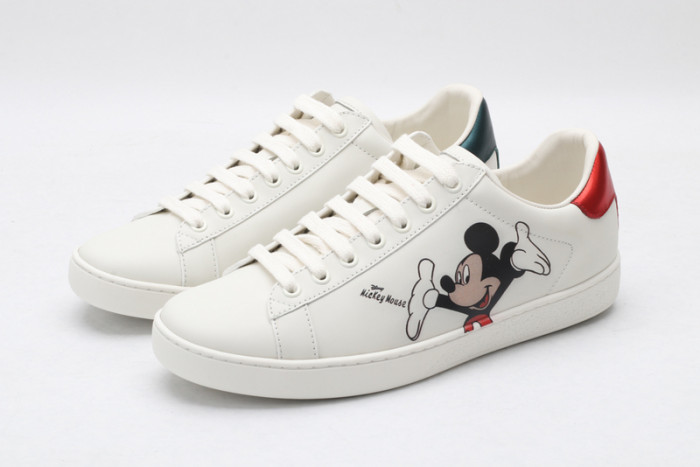 G*u*i* trainer sneaker68